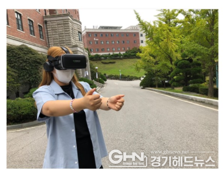 VR 시스템을 활용한 ‘나의 살던 고향' 프로그램 테스트 모습
