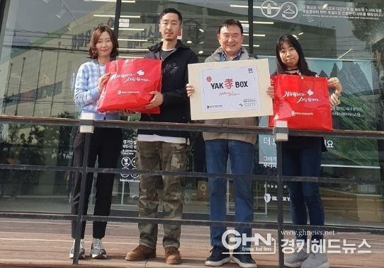 노인맞춤돌봄서비스 수행기관 안성시노인복지관, 블랙야크와 함께하는 '야크 효(孝)박스' 전달 받아