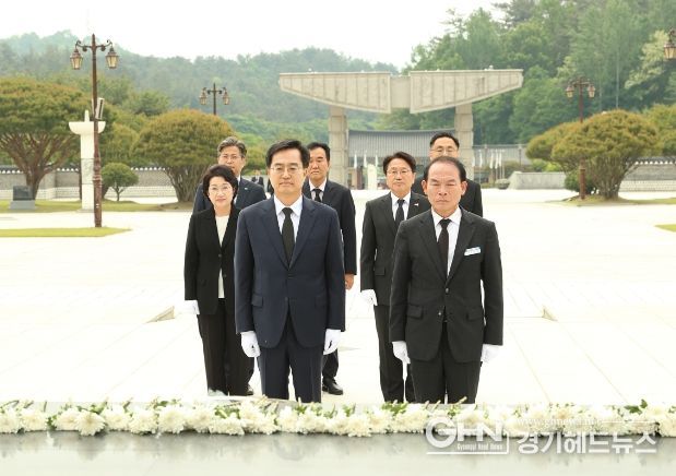 김동연 지사, 5.18민주묘지 방문