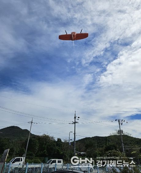 가쟁이 지적재조사지구를 드론으로 촬영하고 있다.