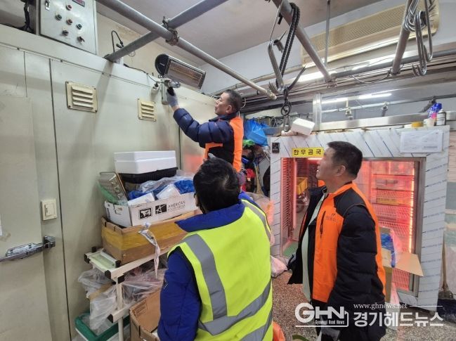 용인특례시는 지난 2일 처인구 김량장동 용인중앙시장 일대에서 용인소방서, 한국전기안전공사 용인지사, 중앙시장 의용소방대, 상인회 등과 합동으로 화재 예방 활동을 했다.