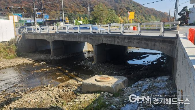 수지구가 고기교(사진) 보수·보강 공사를 5월까지 완료할 예정이다.