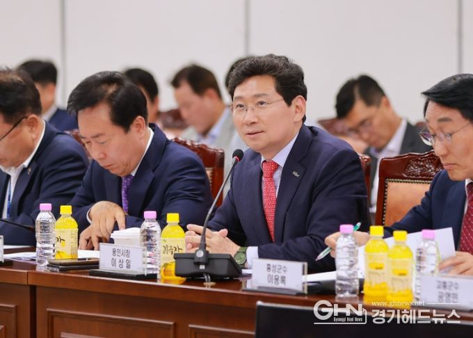 이상일 용인특례시장이 22일 국토교통부 세종청사 대회의실에서 열린 '제6차 국가산단 범정부 추진지원단 회의'에서 용인특례시의 입장을 말하고 있다.
