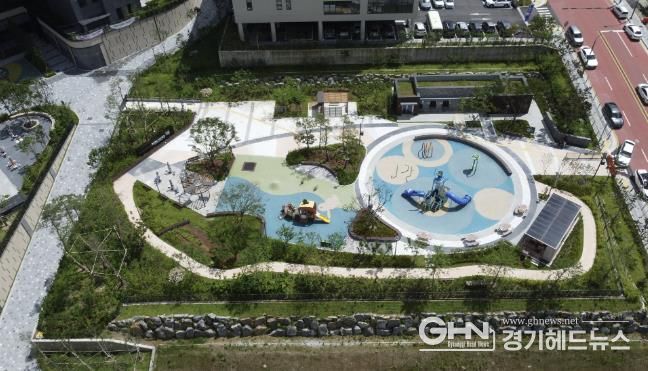 지난 13일부터 시민들에게 개방한 김량장동 '중앙 물빛어린이공원' 전경
