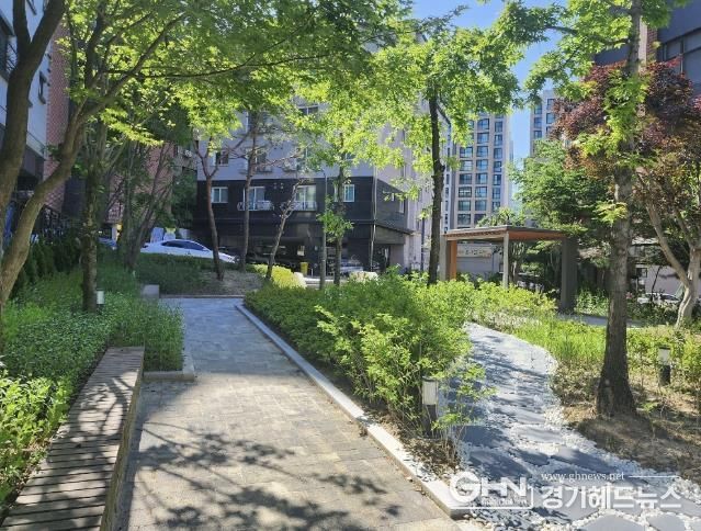 지난 5월 정비를 완료한 동천동 쌈지공원 전경