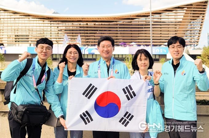 이상일 용인특례시장과 시 대표단이 8일(현지 시각) 오전 파리 올리픽 아쿠아텍 센터를 찾아 시설물을 참관하며 용인 반다비 체육센터 건립 벤치마킹에 나섰다.