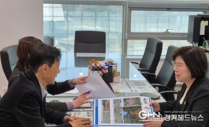 이애형 경기도의원, 주민 건강 증진을 위한 ‘세류동 흙향기 맨발길 조성사업’ 논의 가져