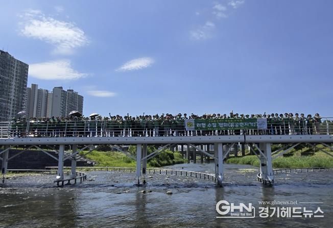 남양주시새마을회, 지역 하천 살리는 'EM흙공 던지기' 성료