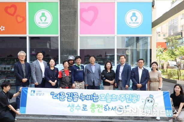 수원시 팔달구, 이동노동자에 생수 6,000병 지원…폭염 속 건강 지킨다