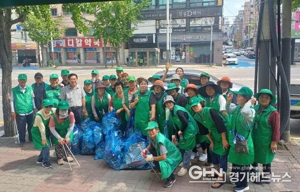 안성시 대덕면 새마을남녀협의회, 내리 일대 대청소 실시