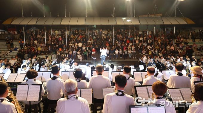 “100일간에 땀방울, 100인의 어르신이 전하는 감동의 하모니”