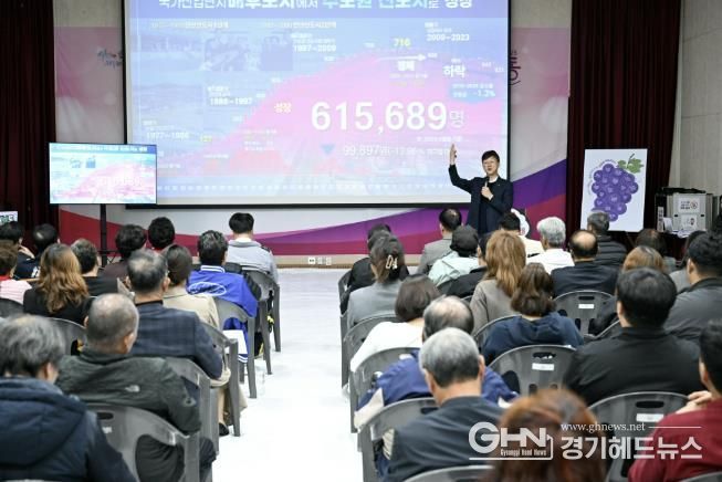 이민근 안산시장이 대부동 주민과의 대화에서 시정 운영 방향을 설명하고 있다.