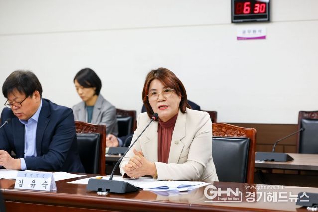 김유숙 의원이 지난 28일 제299회 임시회 제1차 도시환경위원회에서 조례안에 대해 대한 질의응답을 하고 있다