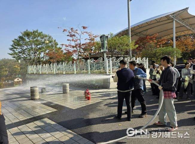 5일 기흥구청에서 합동 소방 훈련이 진행되고 있다