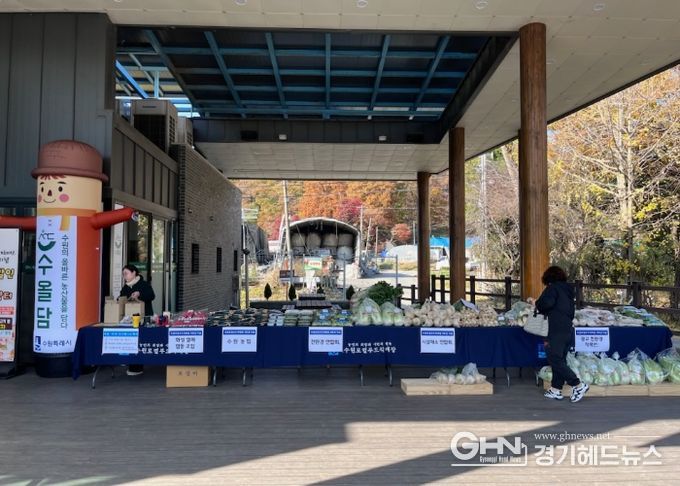 개점 9주년 행사를 연 수원로컬푸드직매장.