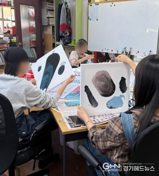 수원여자단기청소년쉼터 미술 전시회 '별빛을 보듬다' 개최