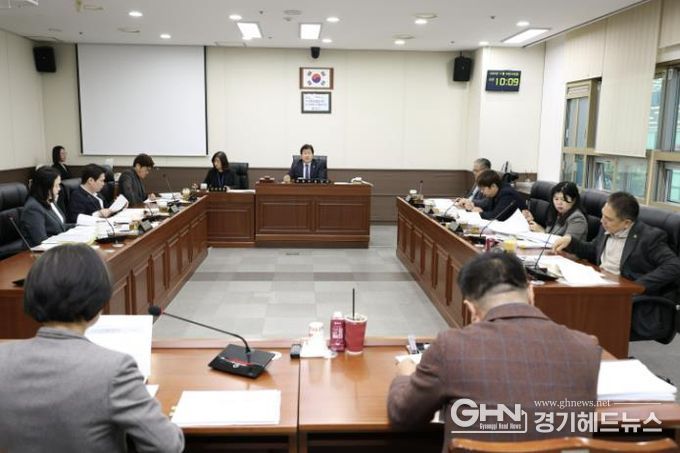 용인특례시의회 자치행정위원회, 행정사무감사 3일차-재무국 행정사무감사 실시