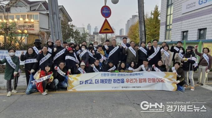 화성시 동부출장소 인곡천일대 환경정화 캠패인 단체사진