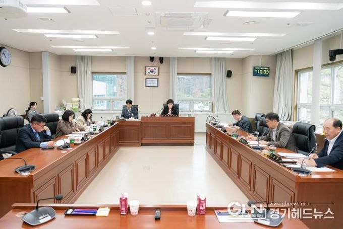 용인특례시의회 문화복지위원회, 2025년도 행정사무감사 마무리하며 강평