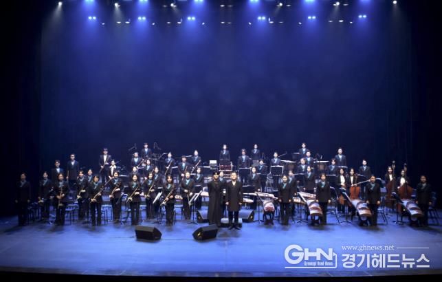 안산시립국악단이 4일 안산문화예술의전당 해돋이극장에서 제69회 정기연주회 '월드 오케스트라 Ⅶ'를 진행하고 있다.