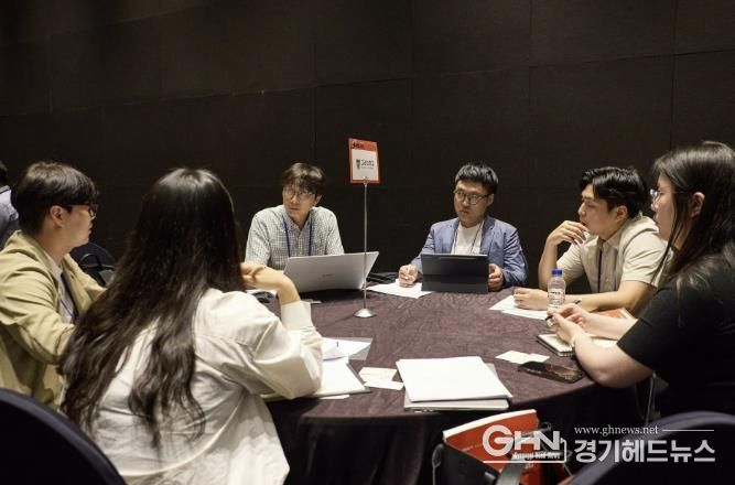 지난 6월 열린 커넥트 데이 행사에서 참여대학 및 기업 관계자들이 기술 이전 상담을 하고 있다