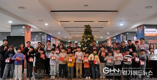 ‘사랑의 케이크, 함께하는 연말’ 사회공헌활동 단체 사진