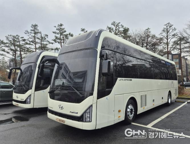 성남시가 새로 도입한 공무용 수소전기버스 차량 모습