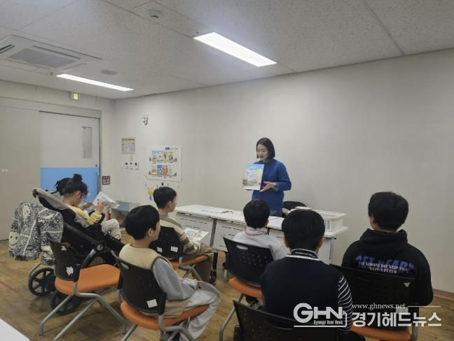 수원시 호매실도서관이 ‘마음치유 그림책상담소’를 운영하고 있다.