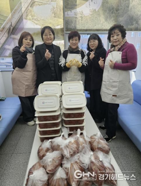 시흥시 정왕2동 지역사회보장협의체, '사랑의 장아찌 전달'로 온기 전해