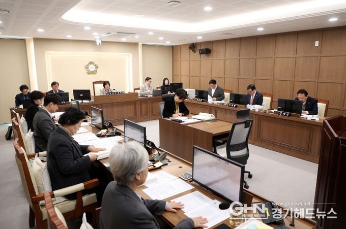 수원특례시의회 기획경제위원회 조례안 심사