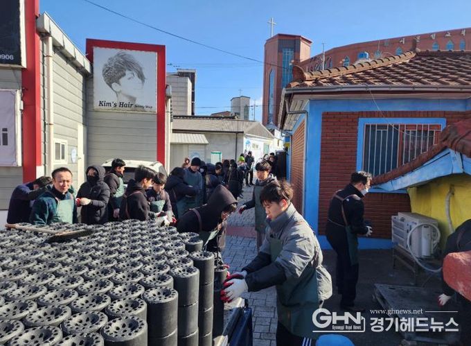 평택시 '팽성읍 시온성교회' 연탄 800장 나눔봉사 실시