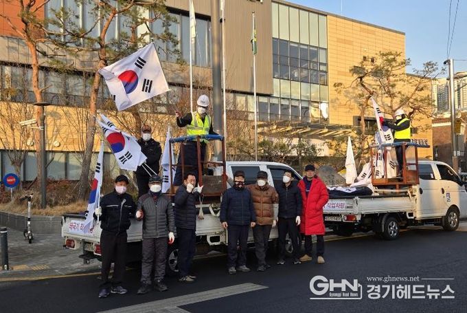 수원시 장안구 영화동 새마을지도자협의회, 3.1절 맞아 나라사랑 고취를 위한 태극기 물결 조성