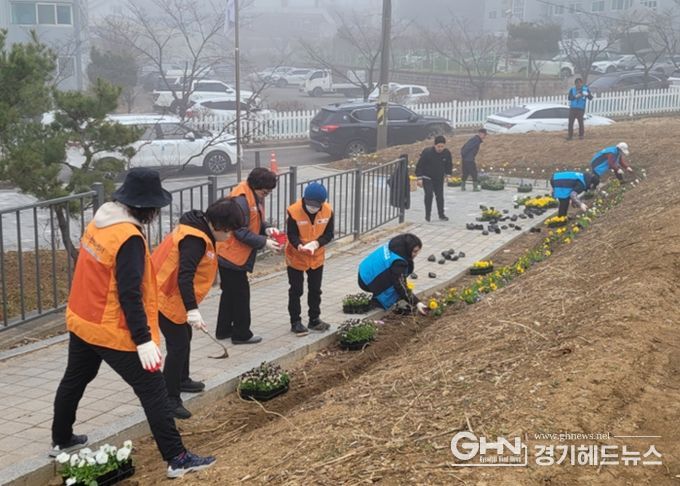 비전2동 2026년 새봄맞이 봄꽃 심기
