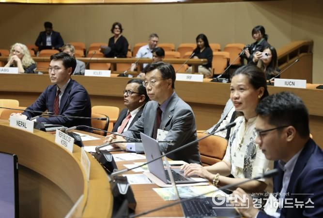 내려받기AI반도체과-신상진 성남시장이 16일 태국 방콕 유엔컨퍼런스센터에서 열린 유엔지역개발센터(UNCRD) 지속가능교통(EST) 아시아지역 회의 개회식에 참석하고 있다