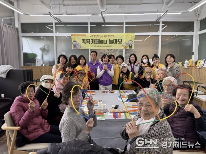 시흥시 배곧2동, 어르신 건강·정서 돌봄 강화, '족욕카페에서 놀아요' 첫 운영