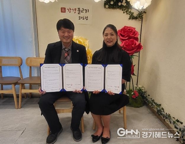 협약식 사진 / (좌) 윤인규 원장, (우) 전해숙 대표