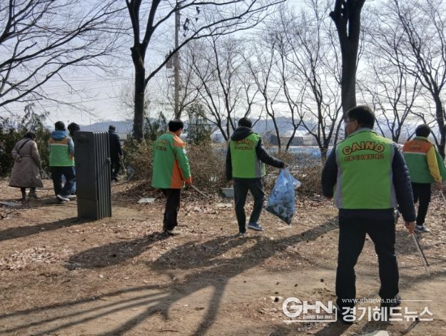 시흥시 신현동 통장협의회, 봄맞이 환경정화활동 나서
