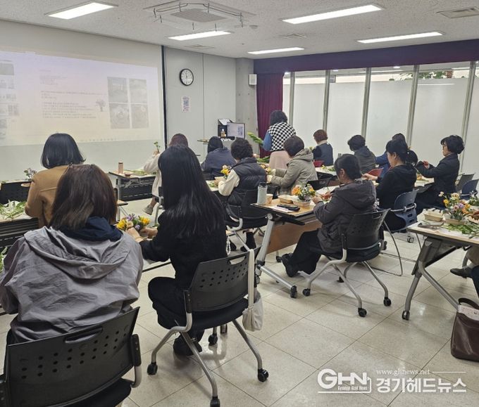 오산시 중앙도서관, 감성 힐링 ‘그림책 원예테라피’ 운영…시민 호응 속 성황