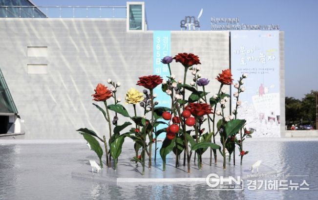 야외상설전시 《멈춰서서》 전경